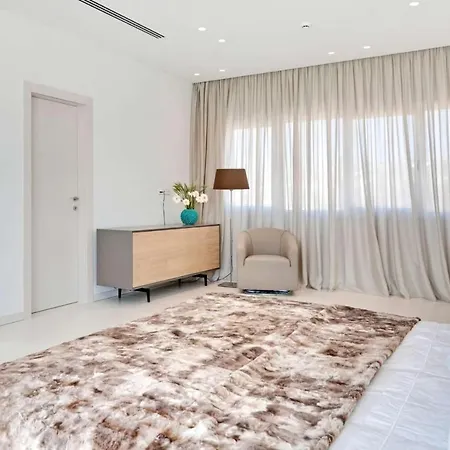 Shore Villa *