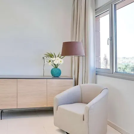 Shore Villa *